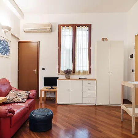 Guesthost - Appartement Bologna