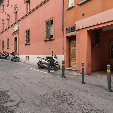 Bologna Central Studio Apartment *