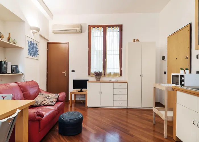 Guesthost - Apartment Bologna
